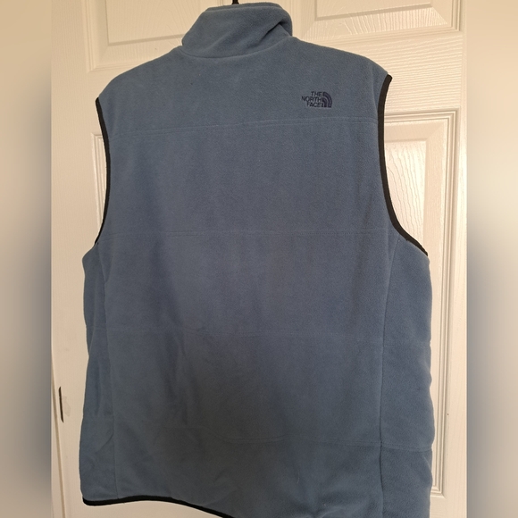 Northface Reversible Vest - Picture 4 of 9